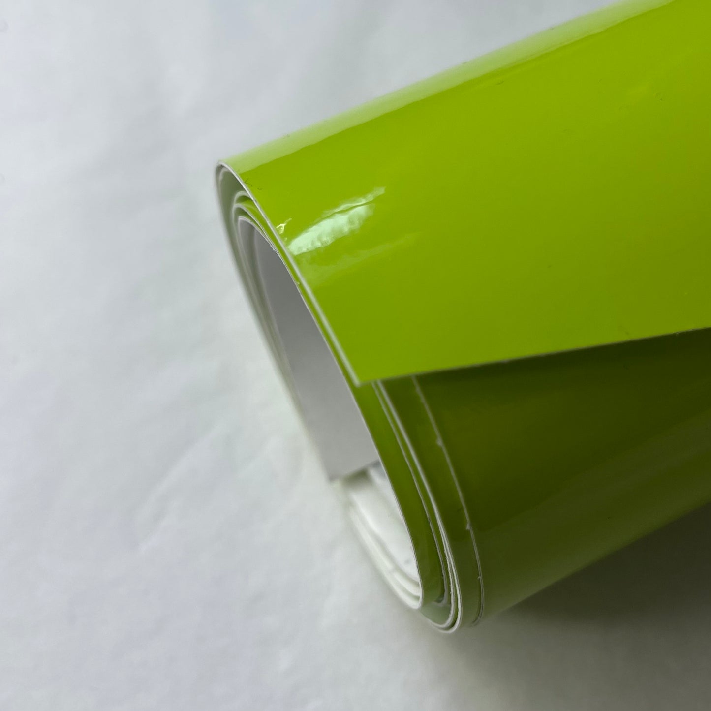 Fólie barva: Gloss Lime Green (Avery Dennison)